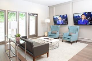 5470 Glenridge Dr, Atlanta GA  30342-1360 exterior