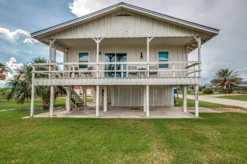 1825 Todville Rd, Taylor Lake Village, TX 77586-3717