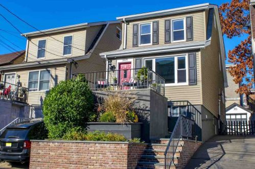 569 Kearney Ave, Cliffside Park, NJ 07010-2224