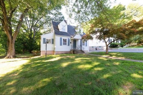 115 Lawrence Rd, Mahwah, NJ 07430-1315
