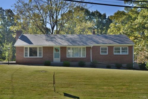 303 Lynn St, Hurt, VA 24563-2112