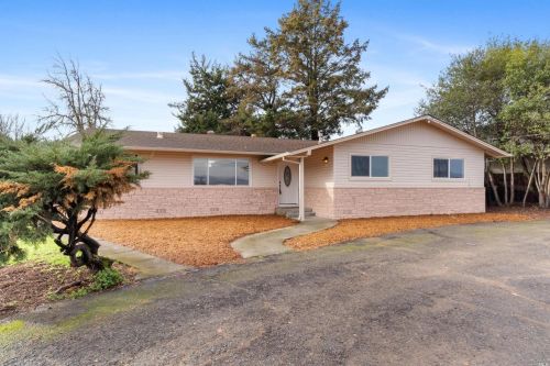 401 Lovers Ln, Ukiah CA  95482-3101 exterior