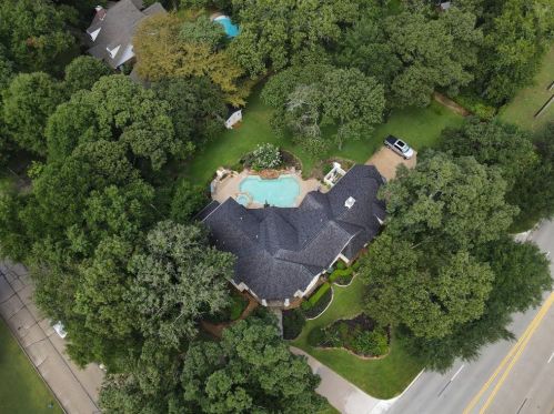 2 Wedgewood Blvd, Conroe TX  77304-1349 exterior