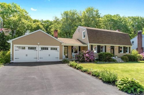 89 Timberwood Rd, Kensington, CT 06037-2744