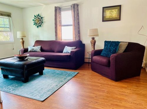 54 Jane St, Providence, RI 02904-5041