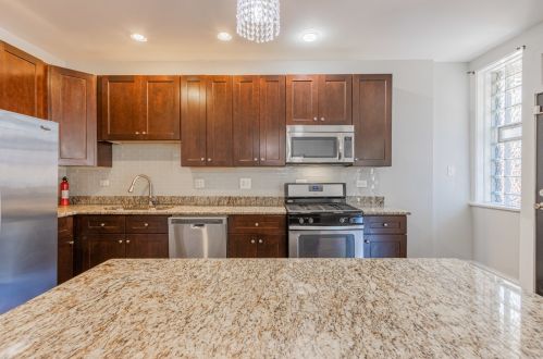6729 Ridgeland Ave, Chicago, IL 60649-2054