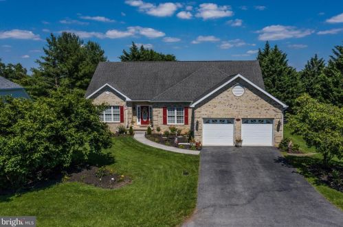 384 Turnberry Dr, Charles Town WV  25414-3930 exterior