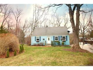 66 Manor Rd, Chesterfield CT  06370-1216 exterior