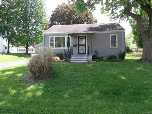 816 Victory Dr, Collinsville, IL 62234-4439