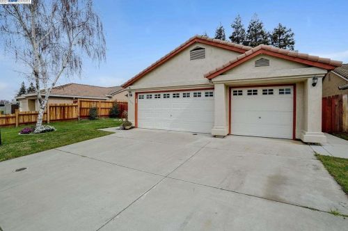 1966 Orme Ln, Manteca, CA 95336-6212