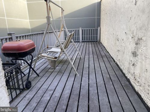 1005 10th St, Philadelphia PA  19147-3815 exterior