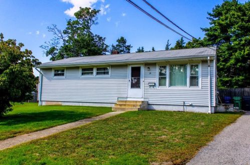 35 Hoyt St, Warwick, RI 02886-3515