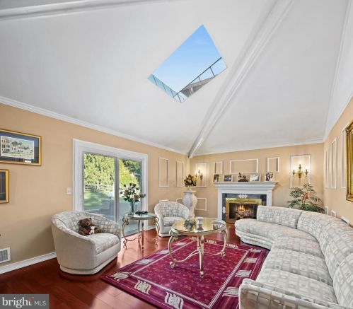 16 Ronit Dr, Trenton NJ 08628-2225 exterior