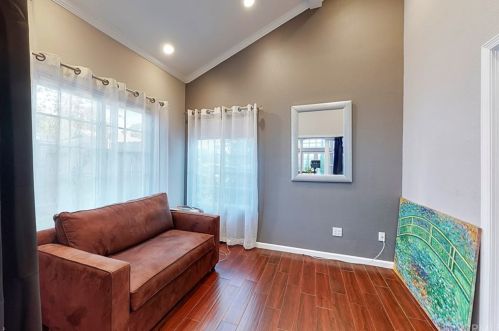 530 West St, Anaheim CA  92801-4707 exterior