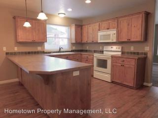 908 Davis Ave, Coeur D Alene ID  83815-5156 exterior