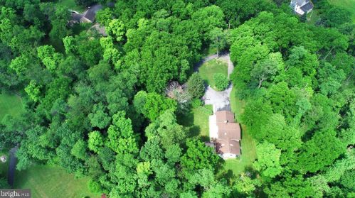 2122 Walnut Bottom Rd, Carlisle PA 17015-9122 exterior