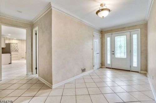 16 Fox Chase Ln, Morristown, NJ 07960-4733