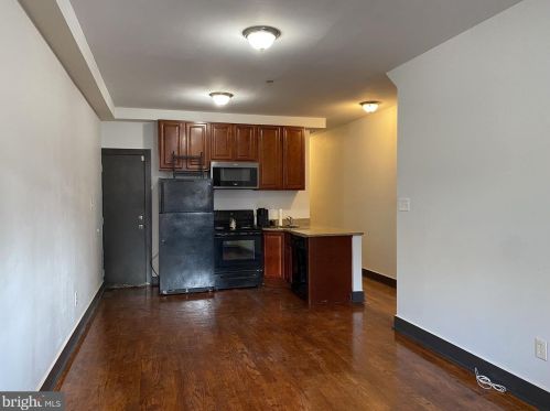 1907 18th St, Philadelphia, PA 19121-3317