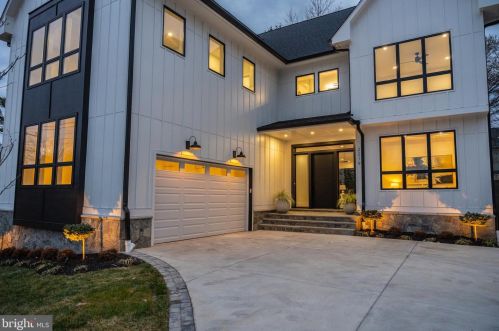 2219 Westmoreland St, Falls Church, VA 22043-1701