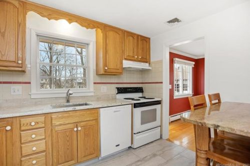 36 Hollow Tree Rd, Norwalk, CT 06854-2832