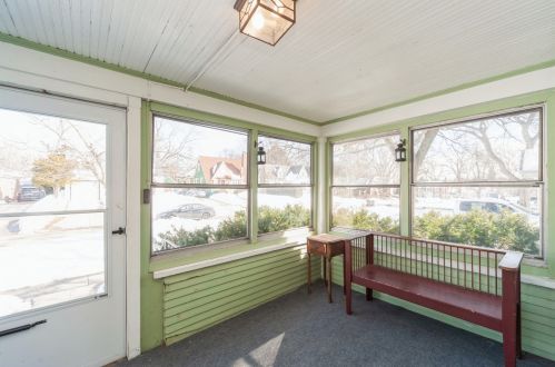 1502 Henry Pl, Waukegan, IL 60085-1919