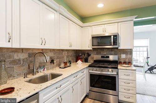 85 Valleybrook Dr, Lancaster PA  17601-4612 exterior