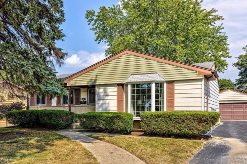 857 Michigan Ave, Addison, IL 60101-4830