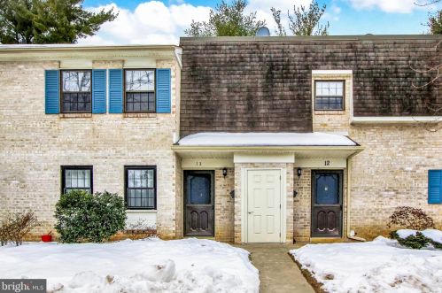 13 Valleybrook Dr, Lancaster PA  17601-4619 exterior