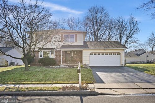 4 Grant Ct, Trenton, NJ 08619-3636