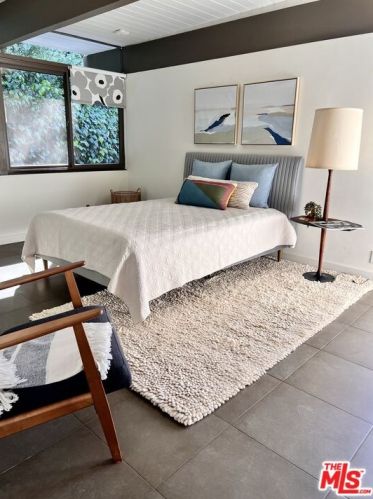 2430 Bywood Dr, Glendale CA  91206-4703 exterior