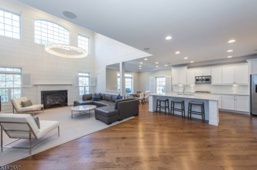 22 Wheatsheaf Farm Rd, Morristown, NJ 07960-3541