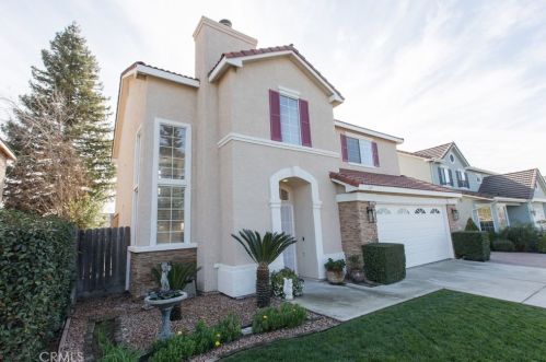 1870 Lawrence Ave, Clovis, CA 93611-6164
