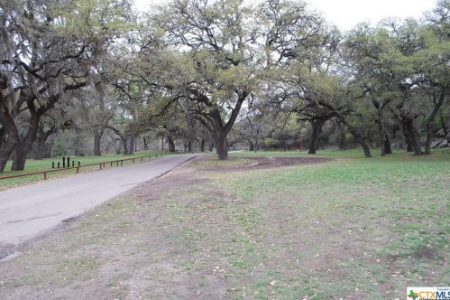 1891 Tanglewood Trl Ct, Spring Branch TX 78070-5237 exterior