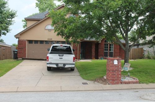 10249 Sunset View Dr, Fort Worth, TX 76108-4075