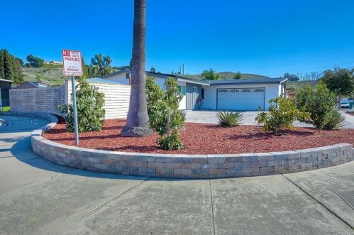 124 Riviera Dr, Oceanside, CA 92054-3831