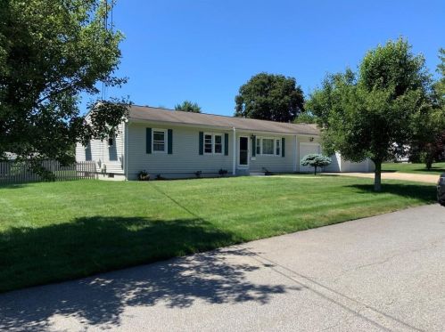 141 Dahlia Dr, North Kingstown, RI 02852-2305