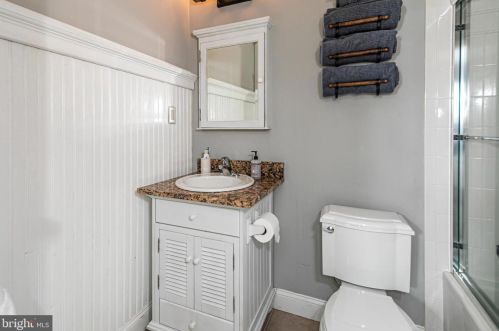 2 Heritage Ct, Trenton NJ 08628-3603 exterior