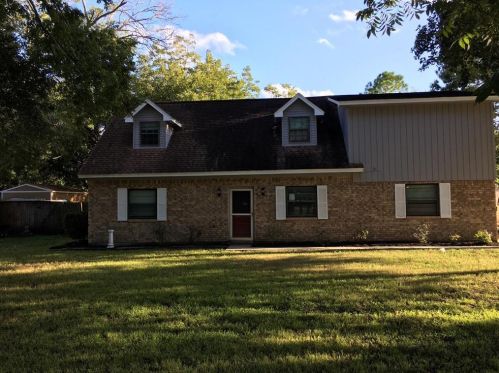 174 Hospital Dr, Angleton TX  77515-4112 exterior