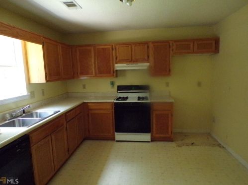 3447 Oak Leaf Ct, Rex GA 30273-2196 exterior