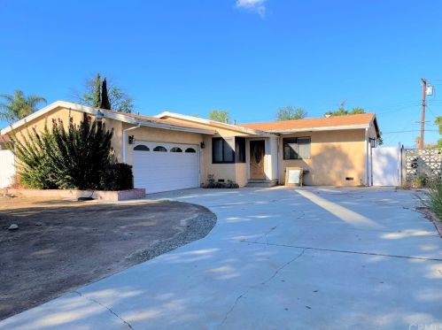 5879 Clifton Blvd, Riverside, CA 92504-1541