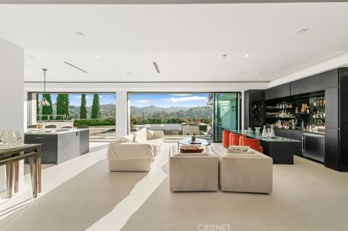 15819 High Knoll Rd, Van Nuys, CA 91436-3424