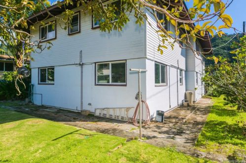 3050 Manoa Rd, Honolulu HI  96822-3301 exterior