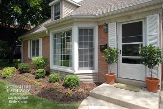 131 Iroquois Dr, Willowbrook IL  60514-1123 exterior