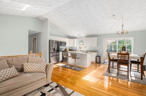 14 Pray Hill Rd, Glocester, RI 02814-2500