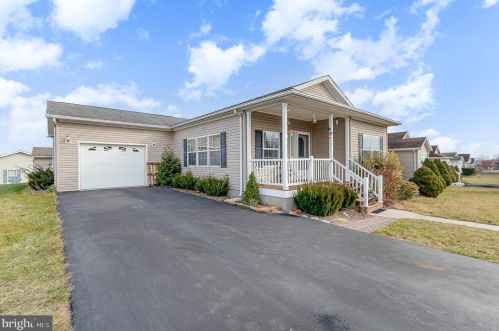 123 Oriole Dr, Carlisle PA  17013-8770 exterior