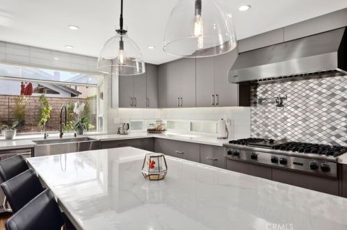 10 Vispera, Irvine CA  92620-2127 exterior