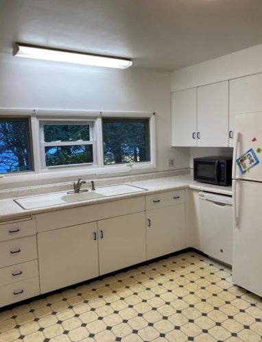 8 Valley View Dr, Providence, RI 02919-5023