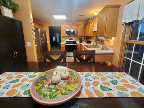 143 Mclaren Dr, Sycamore IL  60178-2256 exterior