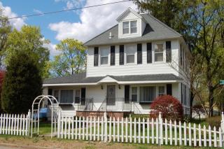 2 Orchard St, Bloomingdale, NJ 07403-1709