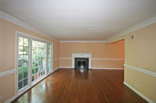 1125 Woodview Rd, Willowbrook, IL 60527-4852